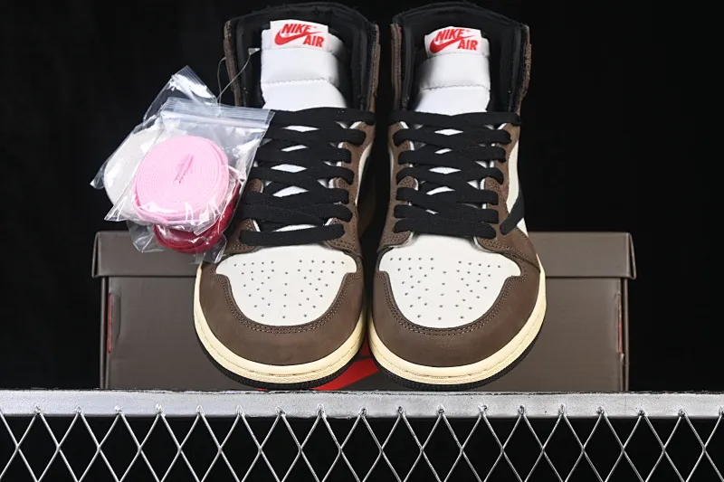 All Categories Air Jordan Jordan Series Basketball Shoes Air Jordan 1 High Travis Scott x Air Jordan 1 High OG AJ1 Reverse Hook Limited Edition CD4487-100
